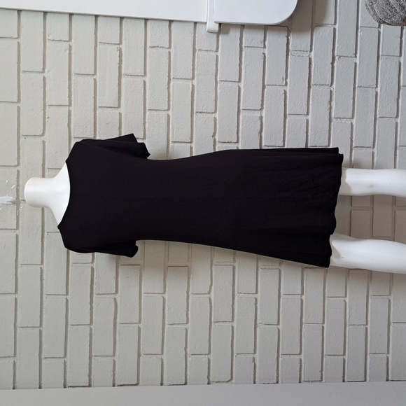 Alya Black W/ Floral Flowy Short Sleeve Dress. Size Medium - Picture 6 of 8